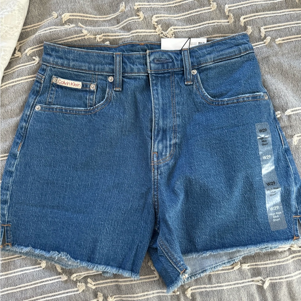Calvin Klein High Rise Midi Short size 29